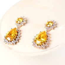 Load image into Gallery viewer, Honey Emerald Earring (30mm)
