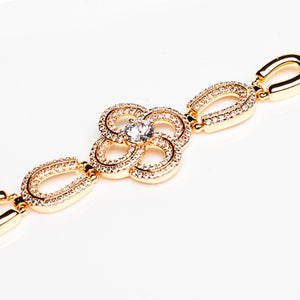 Pedestal Flower Diamond Bracelet - vistoso.pk